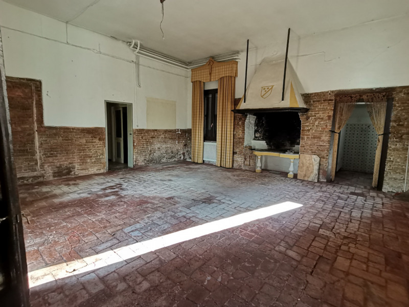 Splendida Villa Veneta dei primi 1700 con ampio parco nei pressi di Mira (VE). Composta da un cor...