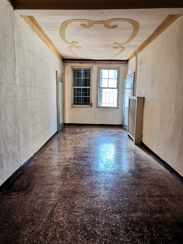 Splendida Villa Veneta dei primi 1700 con ampio parco nei pressi di Mira (VE). Composta da un cor...