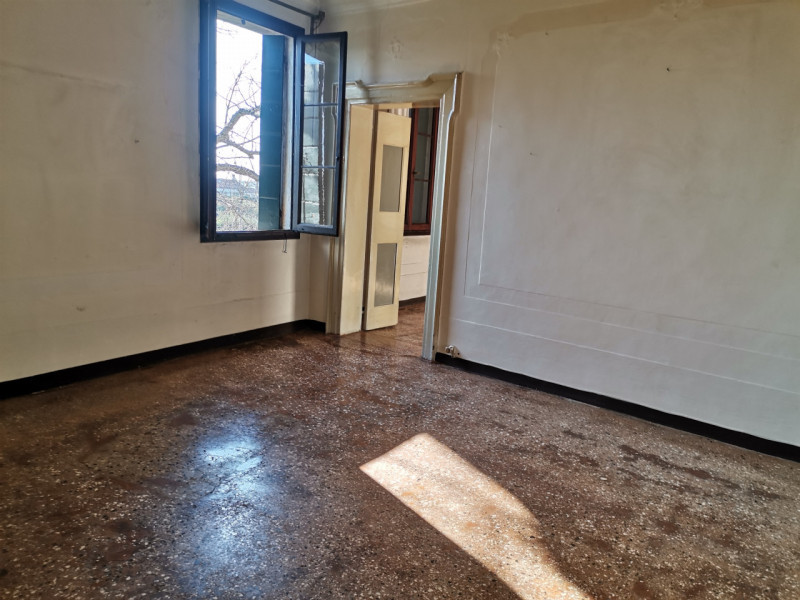 Splendida Villa Veneta dei primi 1700 con ampio parco nei pressi di Mira (VE). Composta da un cor...