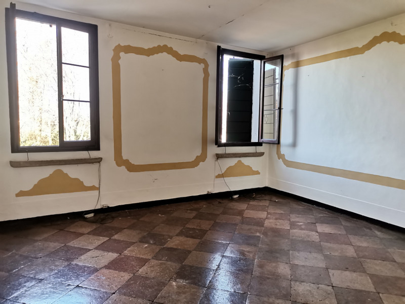 Splendida Villa Veneta dei primi 1700 con ampio parco nei pressi di Mira (VE). Composta da un cor...