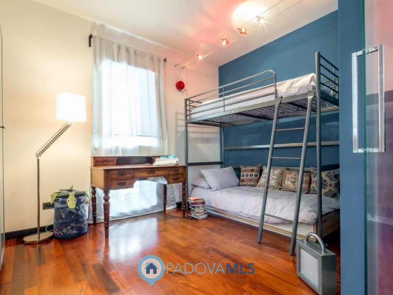 Immobile in esclusiva al Gruppo Padova MLS

OTTIMA CASA SINGOLA SU DUE LIVELLI CON GIARDINO PRIVA...