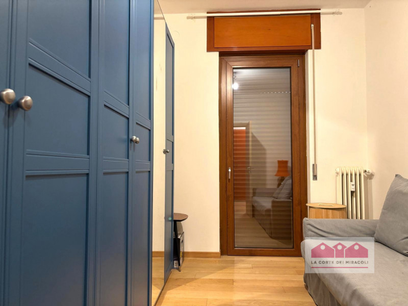 BORGO BERGA: PIANO PRIMO, INGRESSO, SOGGIORNO CON ANGOLO COTTURA, TRE CAMERE, UN BAGNO FINESTRATO...