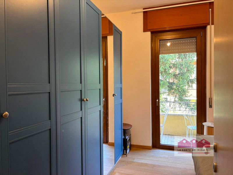 BORGO BERGA: PIANO PRIMO, INGRESSO, SOGGIORNO CON ANGOLO COTTURA, TRE CAMERE, UN BAGNO FINESTRATO...