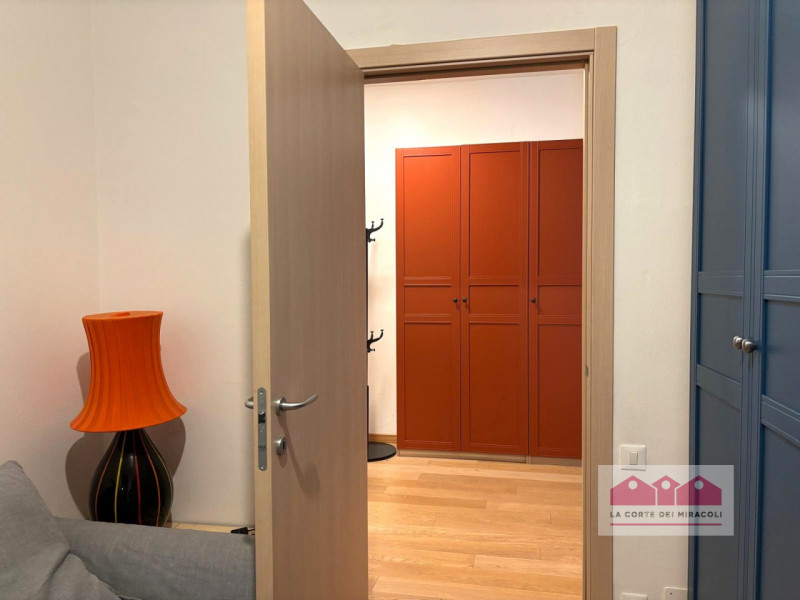 BORGO BERGA: PIANO PRIMO, INGRESSO, SOGGIORNO CON ANGOLO COTTURA, TRE CAMERE, UN BAGNO FINESTRATO...