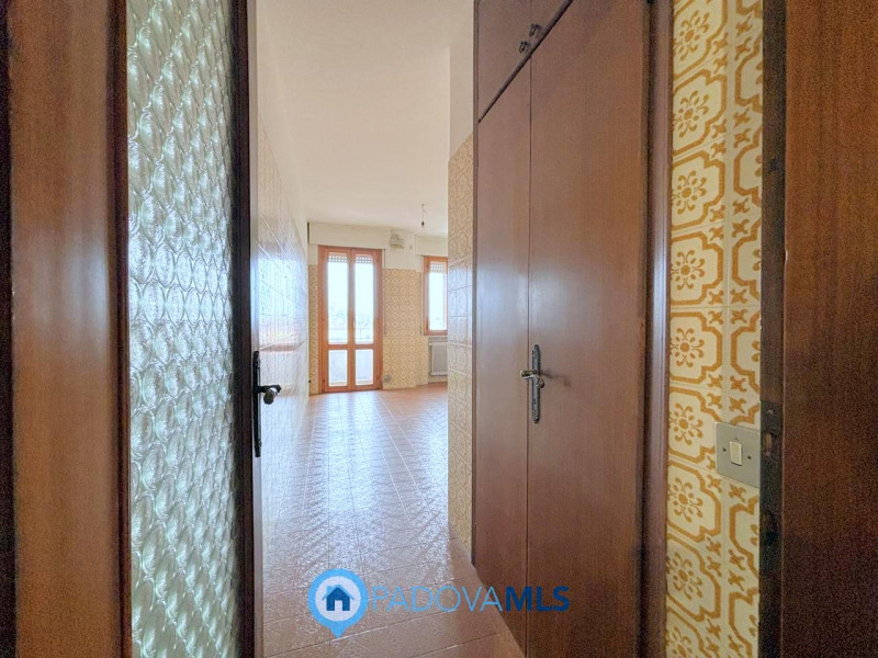 Immobile in esclusiva al Gruppo Padova MLS

In bella posizione residenziale, proponiamo appartame...