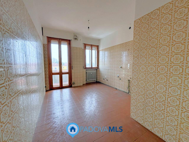 Immobile in esclusiva al Gruppo Padova MLS

In bella posizione residenziale, proponiamo appartame...