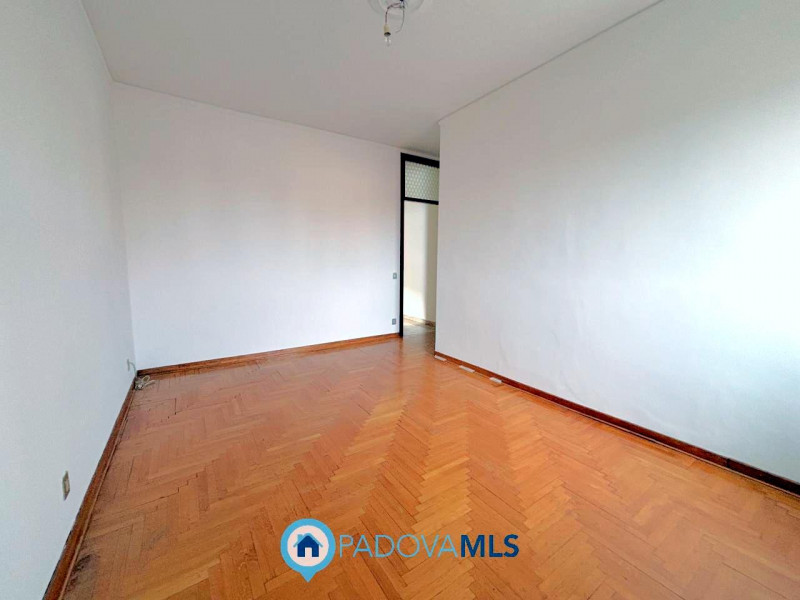 Immobile in esclusiva al Gruppo Padova MLS

In bella posizione residenziale, proponiamo appartame...