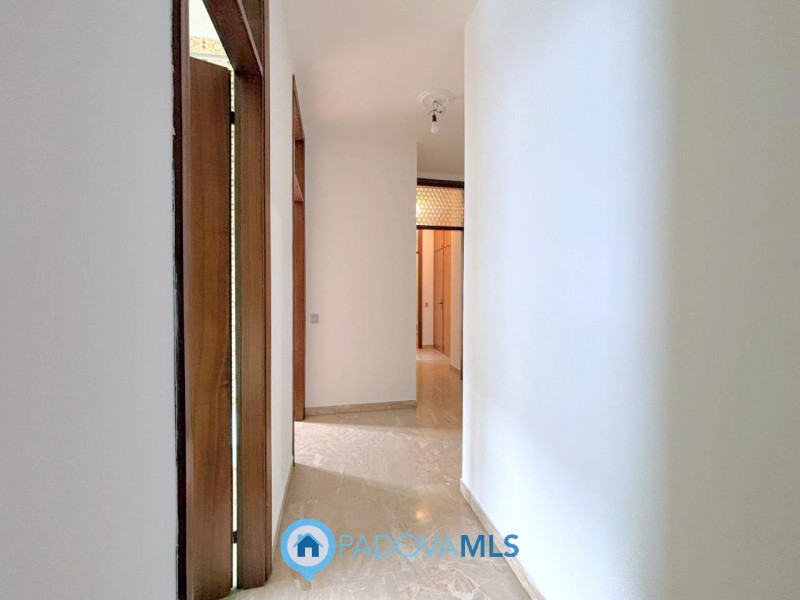 Immobile in esclusiva al Gruppo Padova MLS

In bella posizione residenziale, proponiamo appartame...