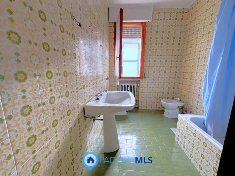 Immobile in esclusiva al Gruppo Padova MLS

In bella posizione residenziale, proponiamo appartame...