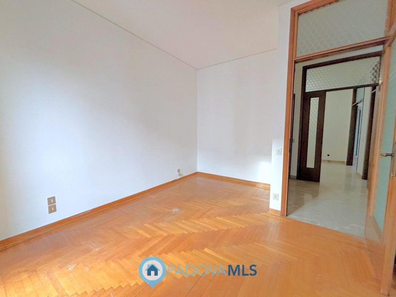 Immobile in esclusiva al Gruppo Padova MLS

In bella posizione residenziale, proponiamo appartame...