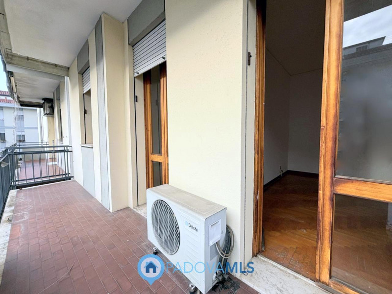 Immobile in esclusiva al Gruppo Padova MLS

In bella posizione residenziale, proponiamo appartame...