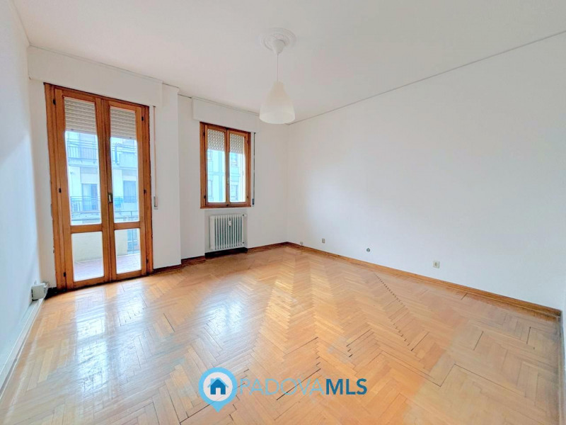 Immobile in esclusiva al Gruppo Padova MLS

In bella posizione residenziale, proponiamo appartame...