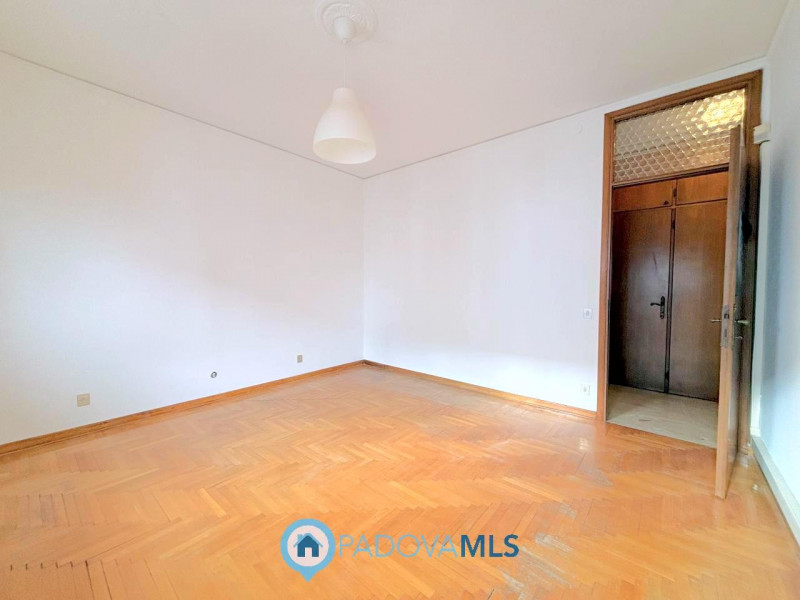 Immobile in esclusiva al Gruppo Padova MLS

In bella posizione residenziale, proponiamo appartame...