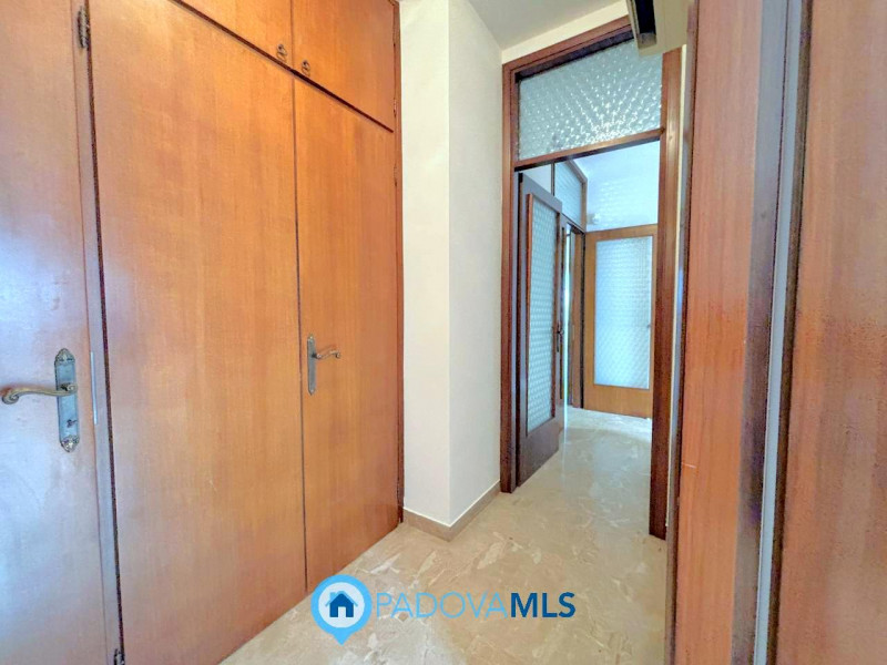 Immobile in esclusiva al Gruppo Padova MLS

In bella posizione residenziale, proponiamo appartame...