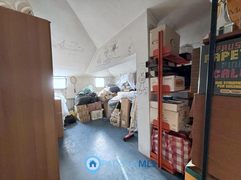 Immobile in esclusiva al Gruppo Padova MLS

In bella posizione residenziale, proponiamo appartame...