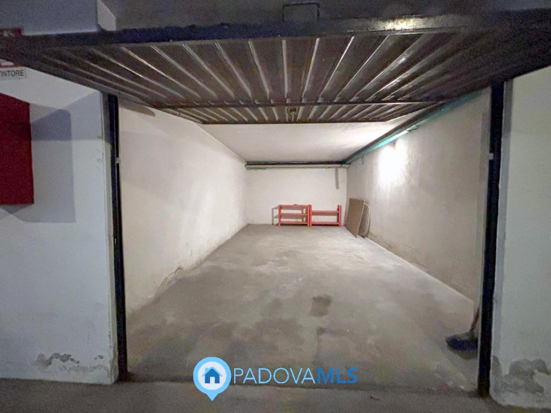 Immobile in esclusiva al Gruppo Padova MLS

In bella posizione residenziale, proponiamo appartame...