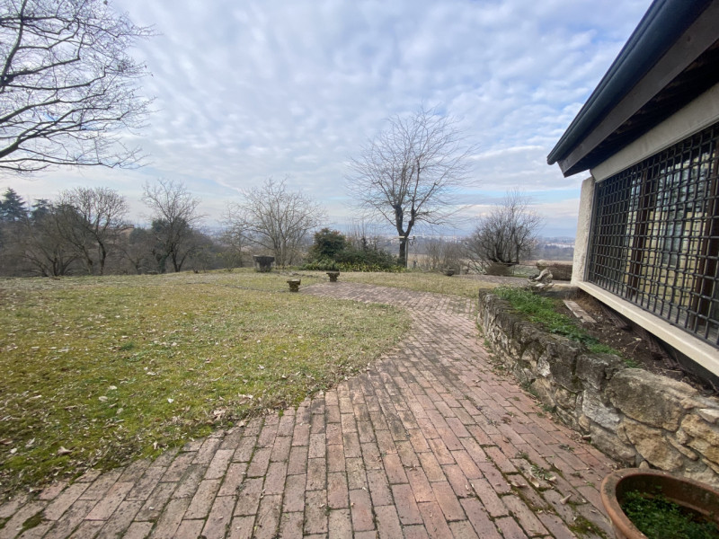 Villa singola Parco 6000mq Fotovoltaico e accumulo, Tetto nuovo , vista straordinaria sulla città...