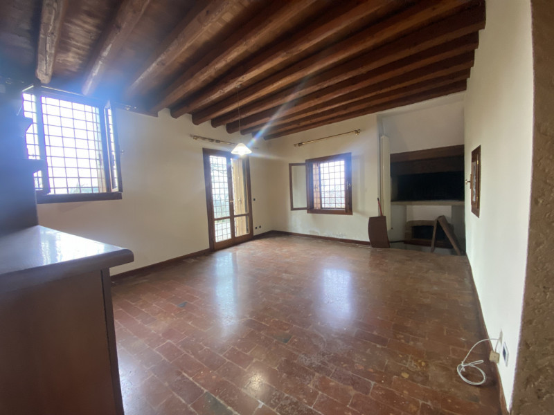 Villa singola Parco 6000mq Fotovoltaico e accumulo, Tetto nuovo , vista straordinaria sulla città...