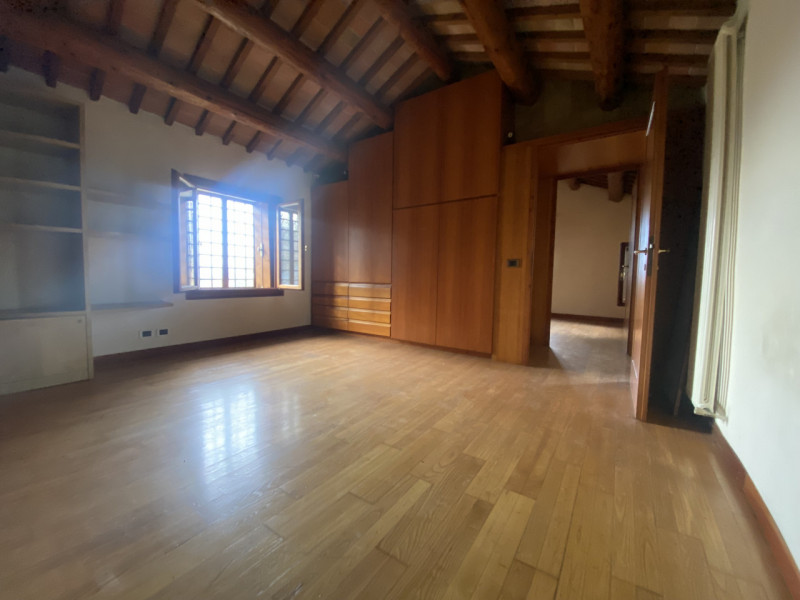 Villa singola Parco 6000mq Fotovoltaico e accumulo, Tetto nuovo , vista straordinaria sulla città...