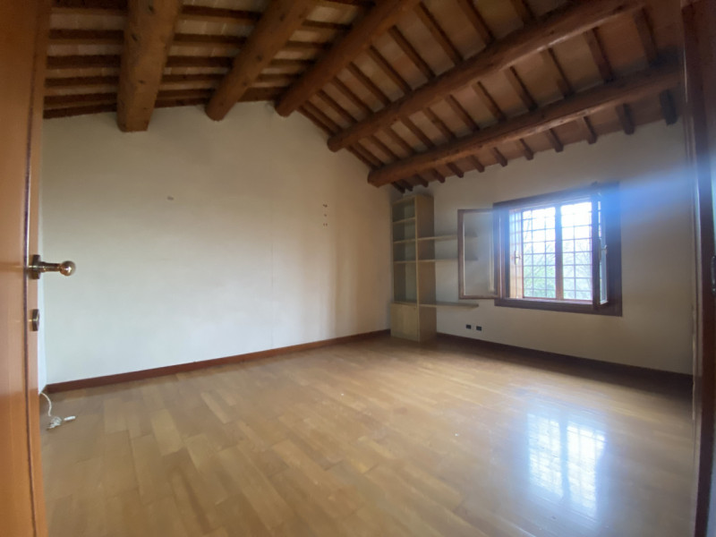 Villa singola Parco 6000mq Fotovoltaico e accumulo, Tetto nuovo , vista straordinaria sulla città...