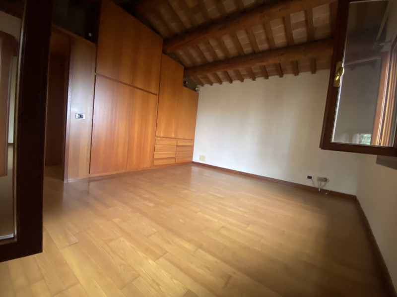 Villa singola Parco 6000mq Fotovoltaico e accumulo, Tetto nuovo , vista straordinaria sulla città...