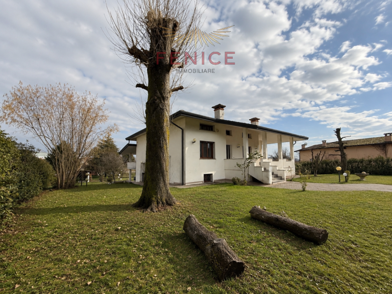 Nel cuore della campagna trevigiana, a Falzè di Piave, tranquilla frazione del Comune di Sernagli...