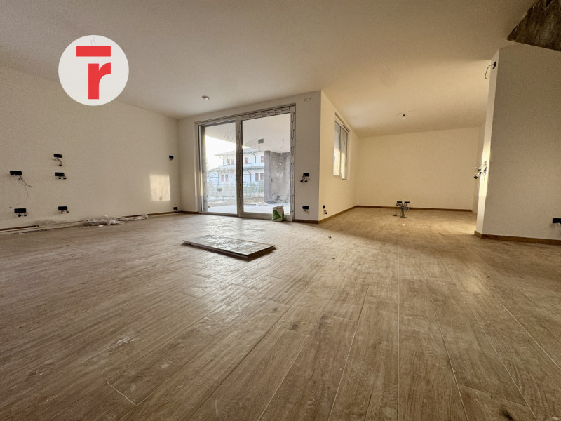 SELVAZZANO DENTRO - Su zona verdeggiante e a due passi da tutti i servizi ed alle tangenziali

Di...