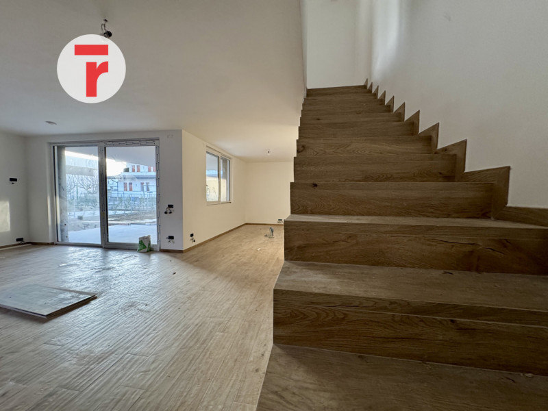 SELVAZZANO DENTRO - Su zona verdeggiante e a due passi da tutti i servizi ed alle tangenziali

Di...