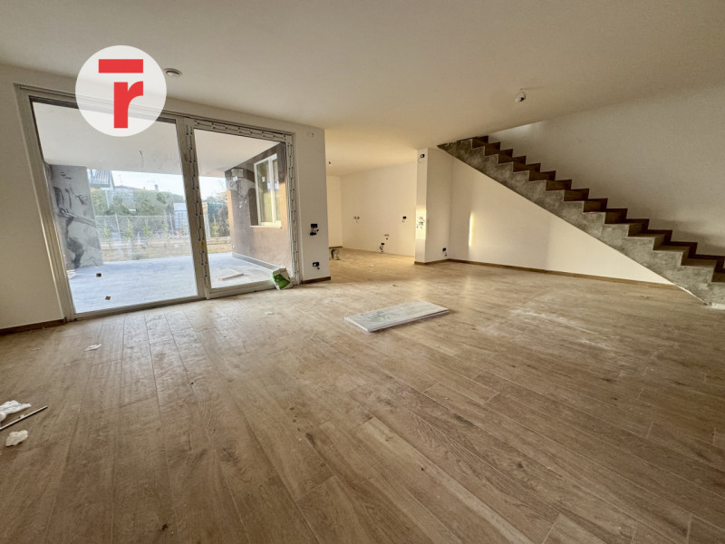 SELVAZZANO DENTRO - Su zona verdeggiante e a due passi da tutti i servizi ed alle tangenziali

Di...