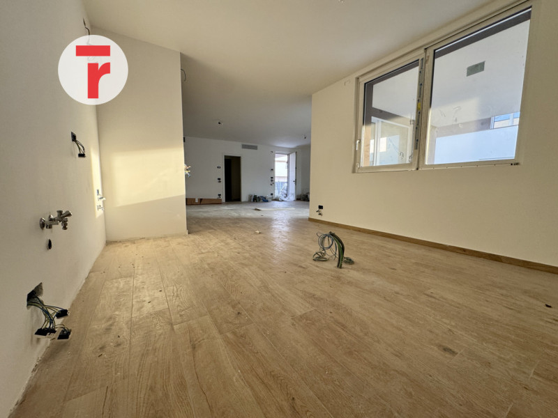 SELVAZZANO DENTRO - Su zona verdeggiante e a due passi da tutti i servizi ed alle tangenziali

Di...