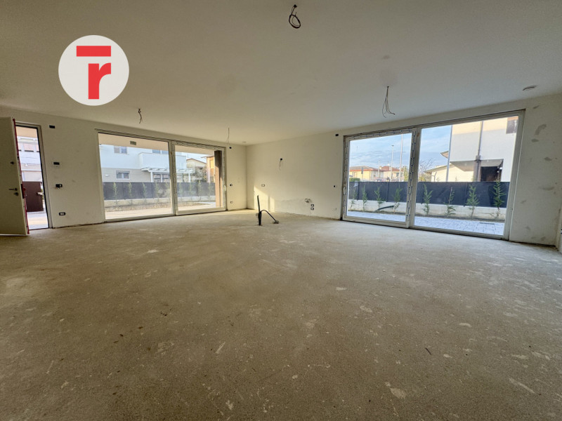 SELVAZZANO DENTRO - Su zona verdeggiante e a due passi da tutti i servizi ed alle tangenziali

Di...