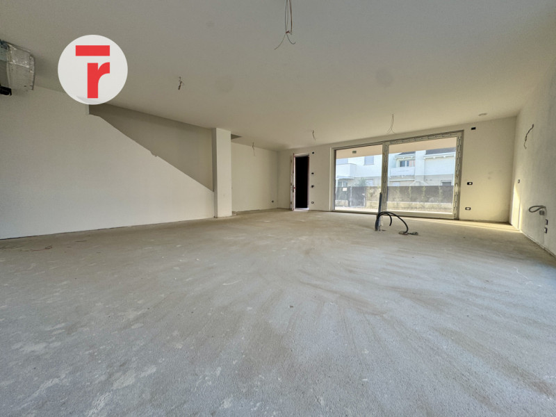 SELVAZZANO DENTRO - Su zona verdeggiante e a due passi da tutti i servizi ed alle tangenziali

Di...