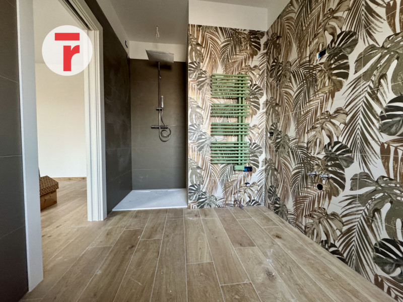 SELVAZZANO DENTRO - Su zona verdeggiante e a due passi da tutti i servizi ed alle tangenziali

Di...