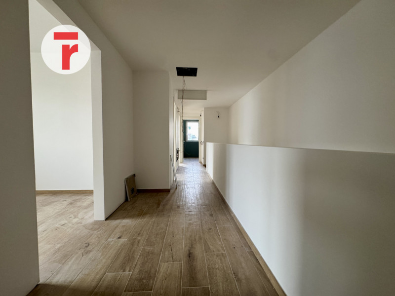 SELVAZZANO DENTRO - Su zona verdeggiante e a due passi da tutti i servizi ed alle tangenziali

Di...