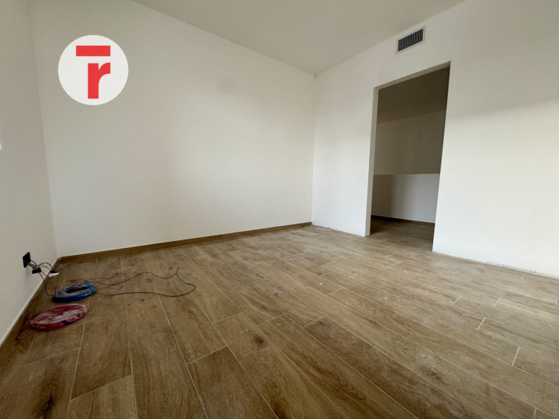 SELVAZZANO DENTRO - Su zona verdeggiante e a due passi da tutti i servizi ed alle tangenziali

Di...