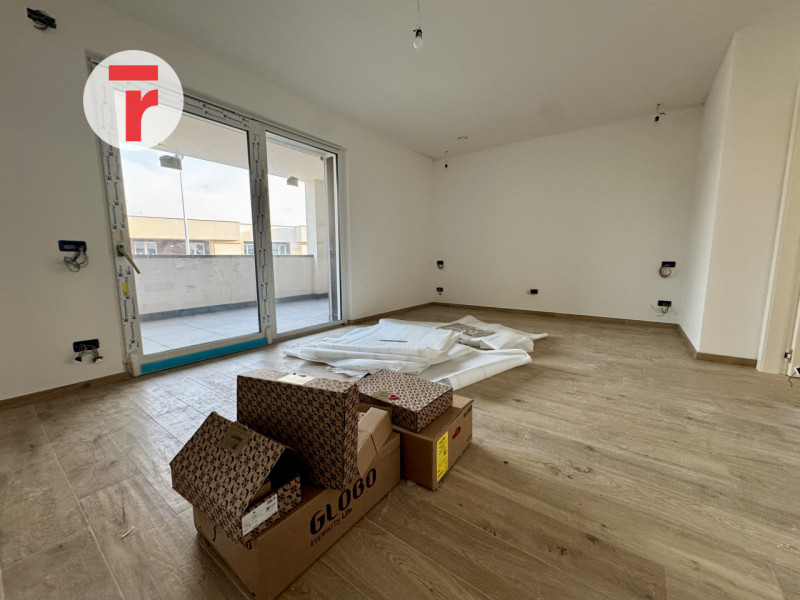 SELVAZZANO DENTRO - Su zona verdeggiante e a due passi da tutti i servizi ed alle tangenziali

Di...