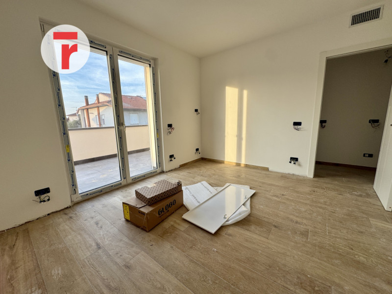 SELVAZZANO DENTRO - Su zona verdeggiante e a due passi da tutti i servizi ed alle tangenziali

Di...