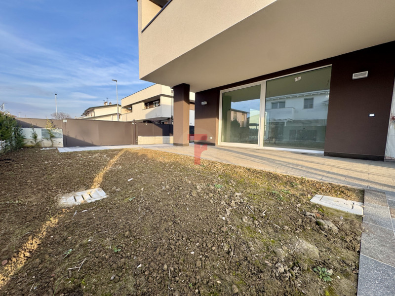 SELVAZZANO DENTRO - Su zona verdeggiante e a due passi da tutti i servizi ed alle tangenziali

Di...