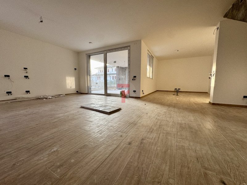 SELVAZZANO DENTRO - Su zona verdeggiante e a due passi da tutti i servizi ed alle tangenziali

Di...