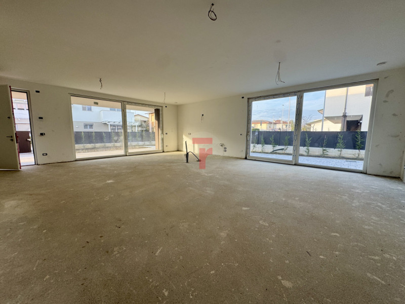 SELVAZZANO DENTRO - Su zona verdeggiante e a due passi da tutti i servizi ed alle tangenziali

Di...