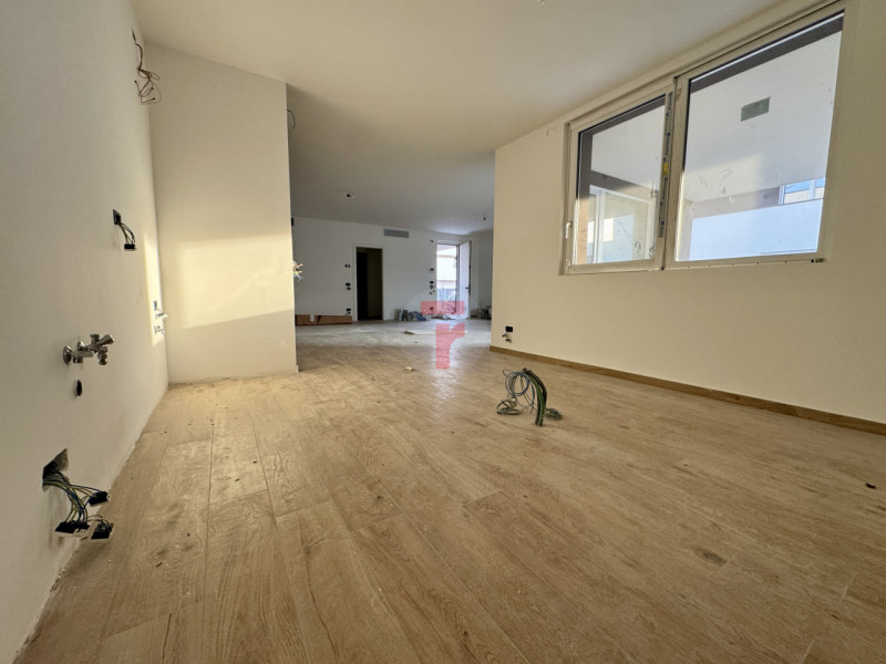 SELVAZZANO DENTRO - Su zona verdeggiante e a due passi da tutti i servizi ed alle tangenziali

Di...