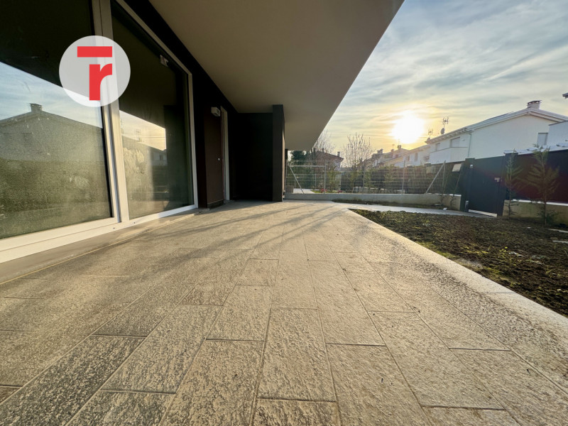 SELVAZZANO DENTRO - Su zona verdeggiante e a due passi da tutti i servizi ed alle tangenziali

Di...