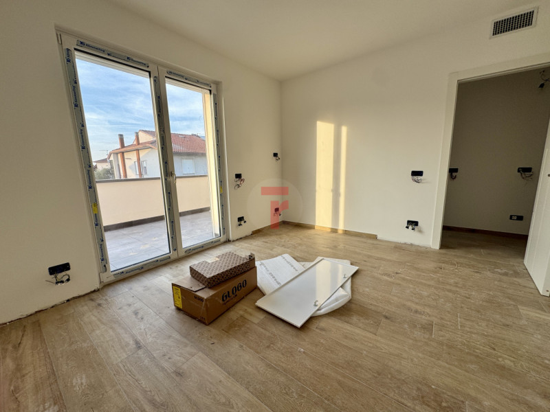 SELVAZZANO DENTRO - Su zona verdeggiante e a due passi da tutti i servizi ed alle tangenziali

Di...