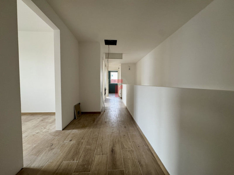 SELVAZZANO DENTRO - Su zona verdeggiante e a due passi da tutti i servizi ed alle tangenziali

Di...