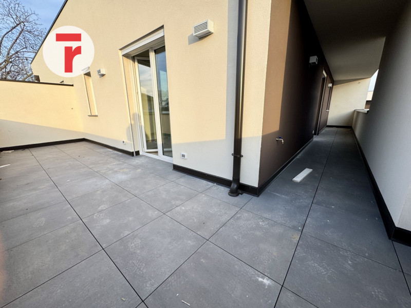 SELVAZZANO DENTRO - Su zona verdeggiante e a due passi da tutti i servizi ed alle tangenziali

Di...