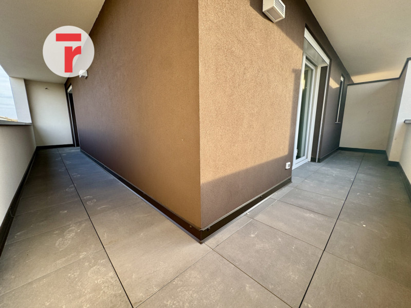 SELVAZZANO DENTRO - Su zona verdeggiante e a due passi da tutti i servizi ed alle tangenziali

Di...