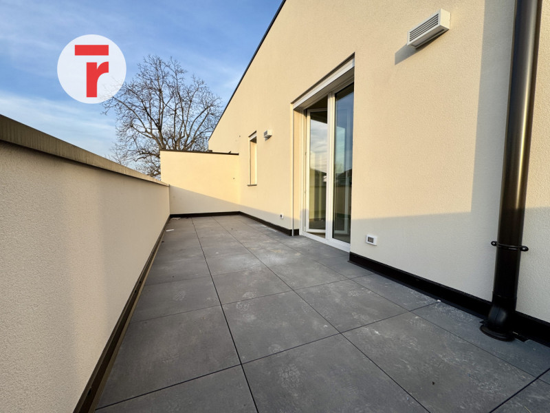 SELVAZZANO DENTRO - Su zona verdeggiante e a due passi da tutti i servizi ed alle tangenziali

Di...