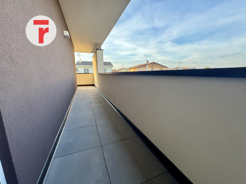 SELVAZZANO DENTRO - Su zona verdeggiante e a due passi da tutti i servizi ed alle tangenziali

Di...