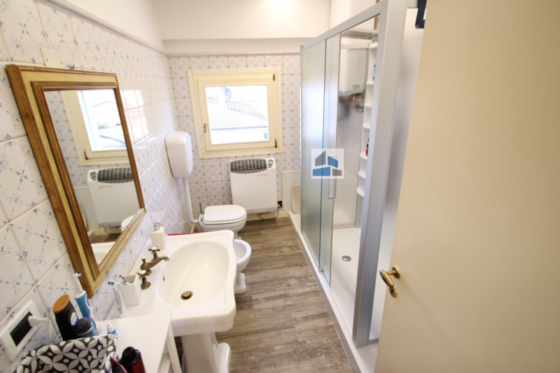 SAN DONO - Posizionato in centro paese, proponiamo elegante appartamento al secondo piano, dispon...