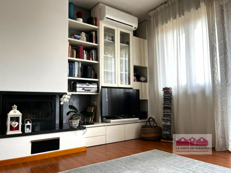 COSTABISSARA: APPARTAMENTO COMPLETAMENTE RISTRUTTURATO CON VISTA APERTA, AMBIENTI LUMINOSI, CAMIN...